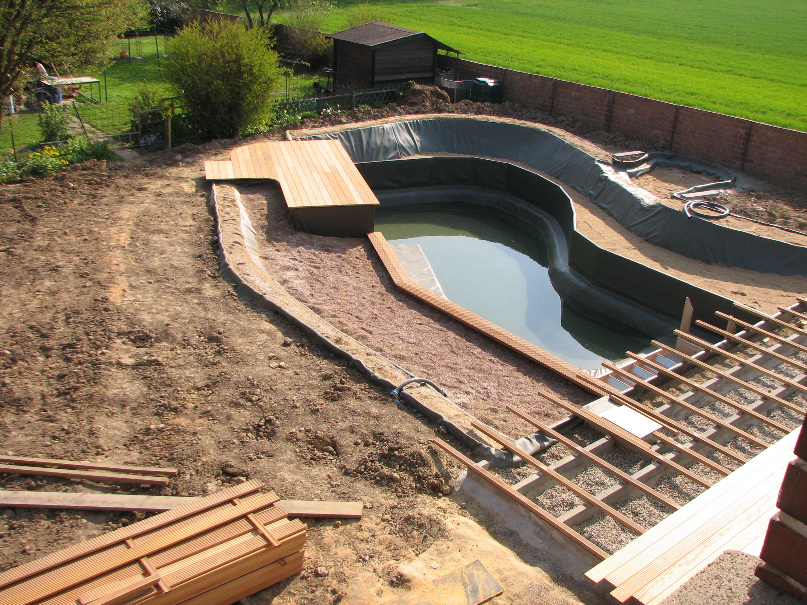 Fotos der Arbeiten am Schwimmteich der Familie Schweda in Hoheneggelsen